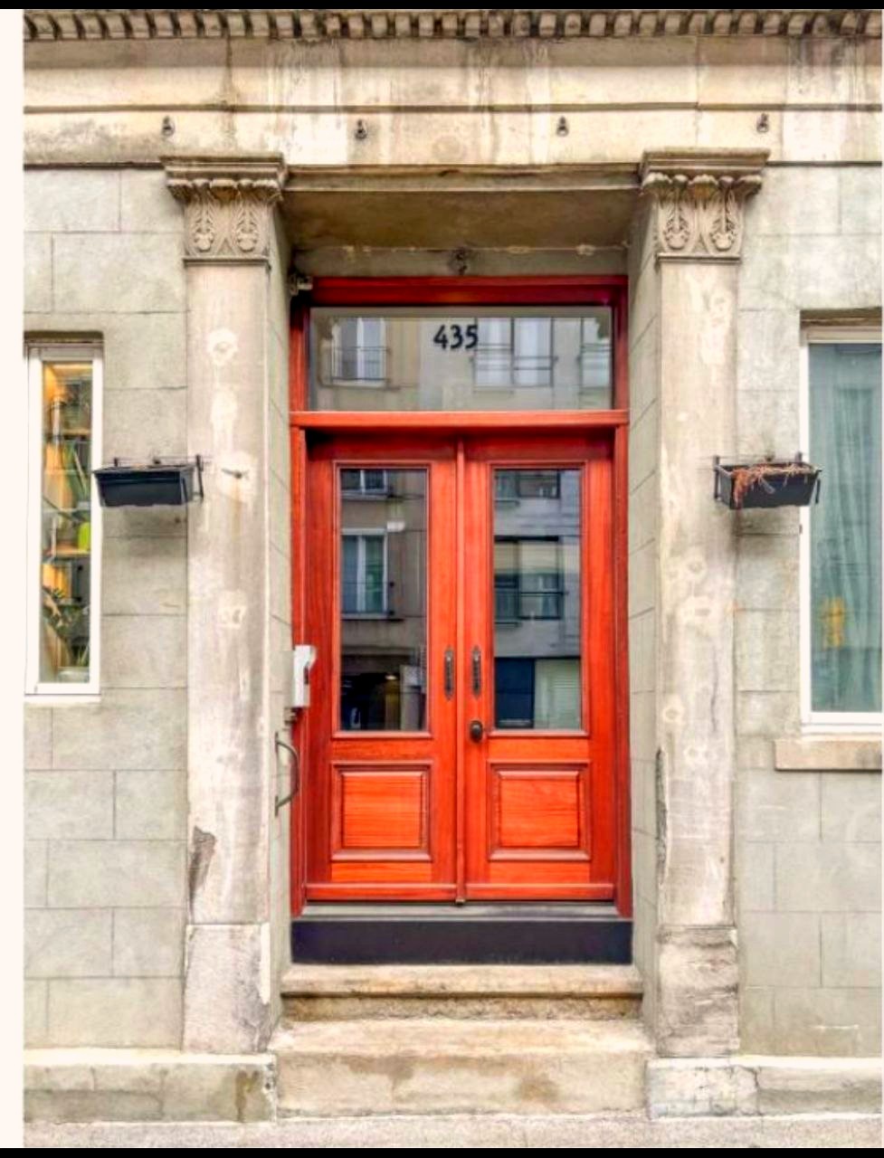 Entree du 435-443 rue Notre-Dame Est